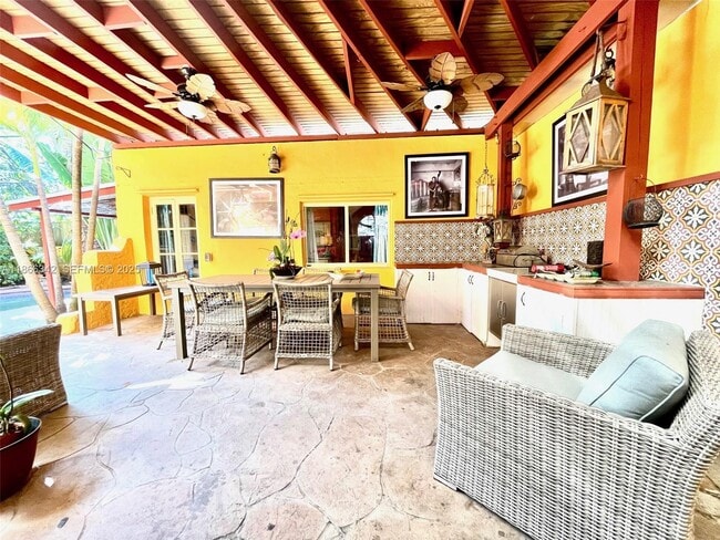 Building Photo - 168 NE 44th St