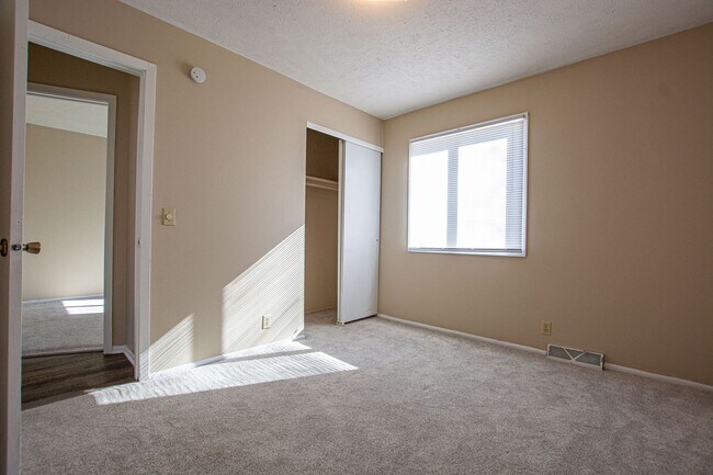 Building Photo - 3 Bedroom / 2 Bath Home in Millard!