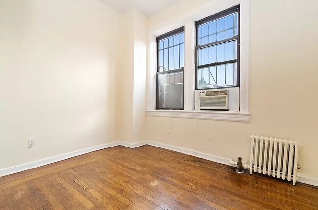 Building Photo - 98 Macdougal Street