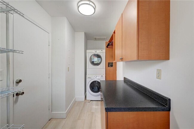 Building Photo - 840 SW 7th St