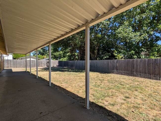 Building Photo - Nice 4-Bedroom, 2-Bath Home Located In Wes...