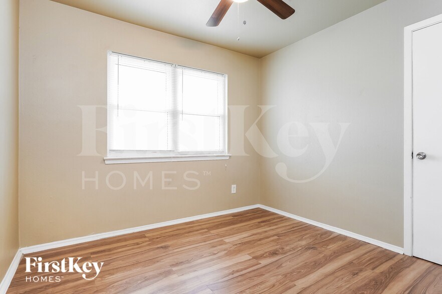 Building Photo - 701 E Mission St