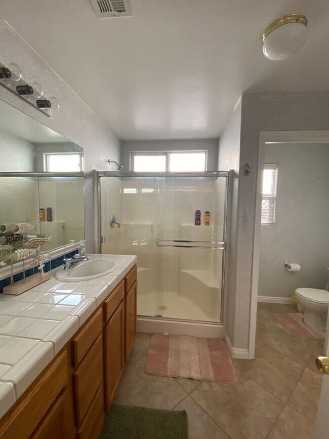 Building Photo - Gated Community of Grand Island in Seven Oaks 2 BD 2 BA Gorgeous House