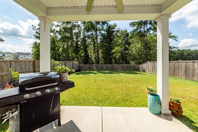 Building Photo - 239 Pine Crest View Dr