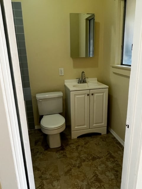 Bathroom - 959 N Wilton Pl