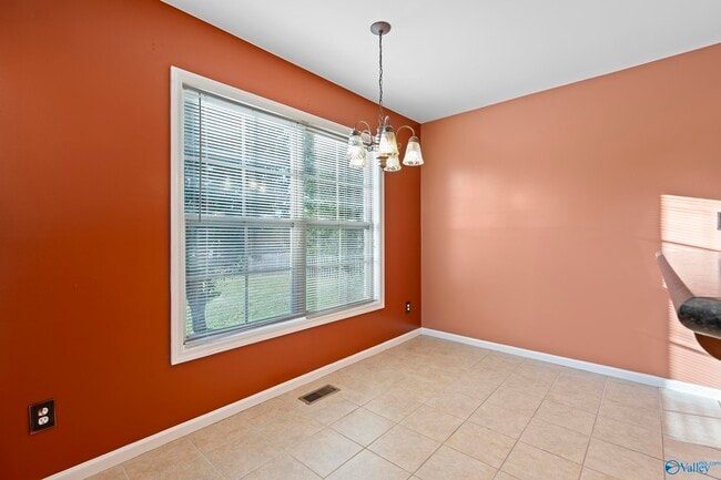 Building Photo - 102 Compass Hill Cir