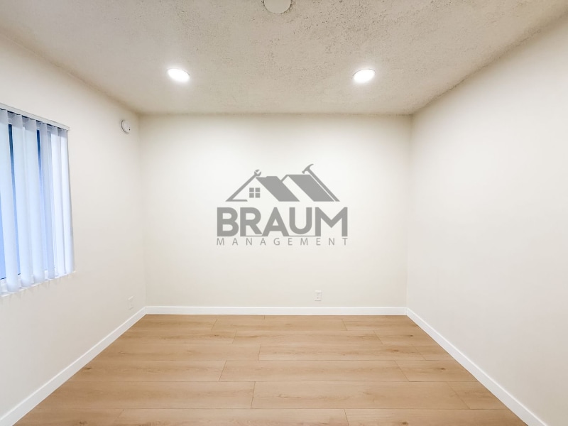 Building Photo - 13129 Oxnard St