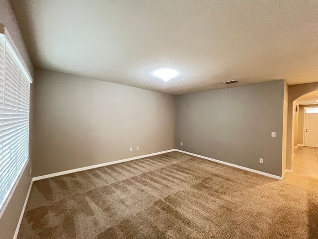 Building Photo - Beautiful, 3 Bedroom Home!!