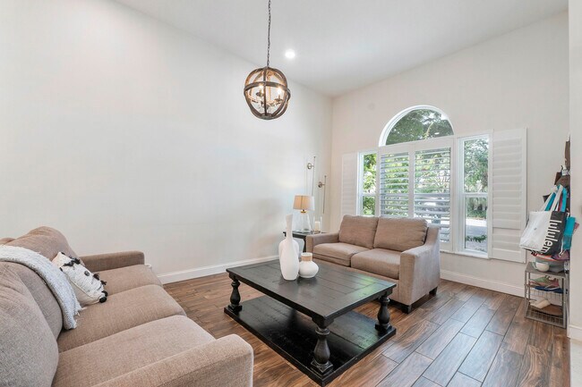 Building Photo - 6755 NW 75th Pl