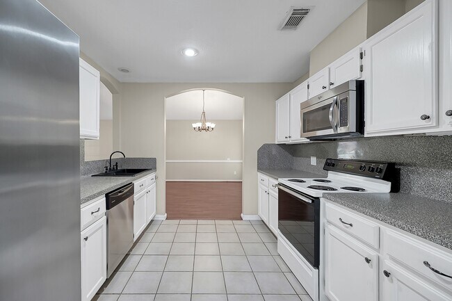 Building Photo - 222 Lazy Ln