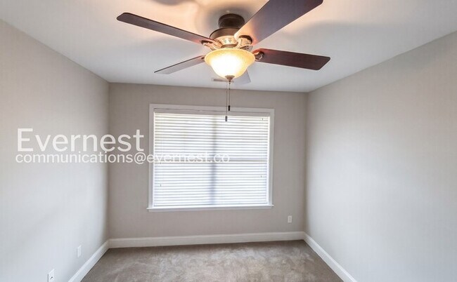 Building Photo - 2-Bed/2-Bath Town Home/Pet Friendly/Available Now!