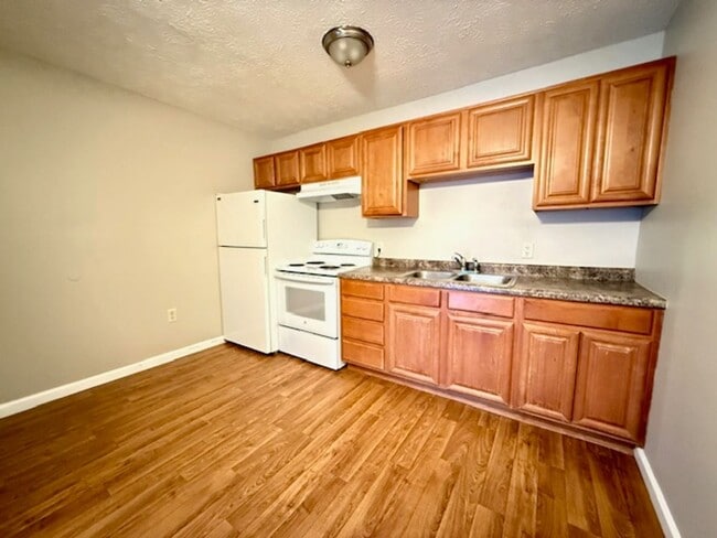Building Photo - NORWALK - 2 Bedroom, Move-In Ready!