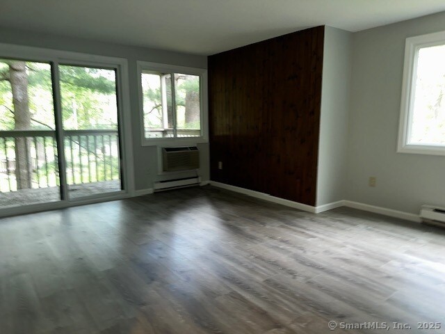 Building Photo - 7 Padanaram Rd