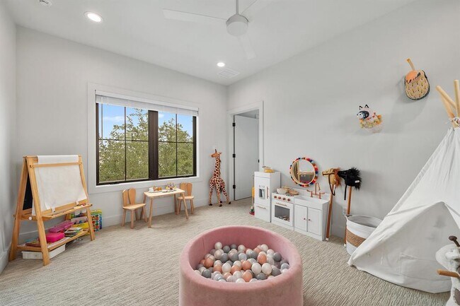 Building Photo - 703 Serene Estates Dr