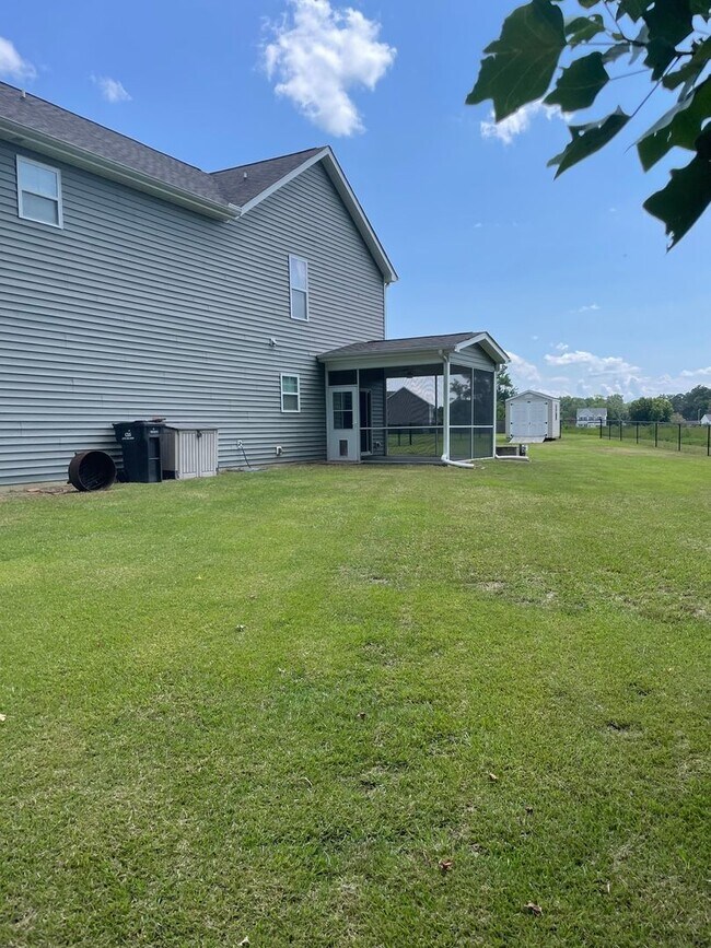 Building Photo - 103 Dartha Ct