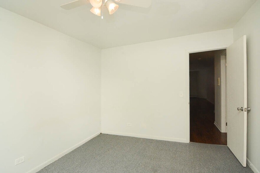 Building Photo - 7319 N Rogers Ave