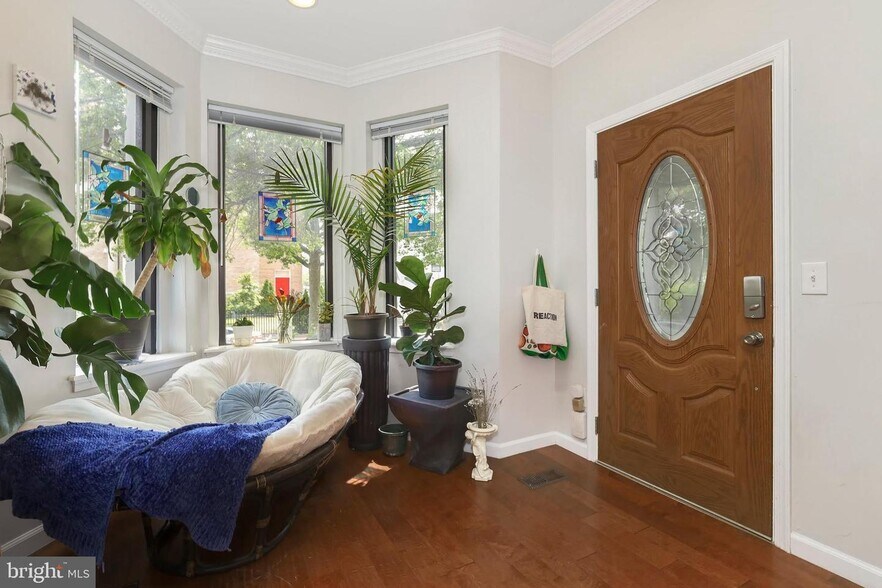 Primary Photo - 137 P St NW