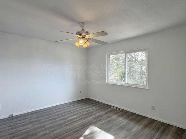 Building Photo - 3280 El Canto Dr