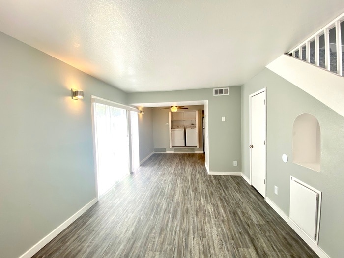 Building Photo - 335 S Railroad Ave