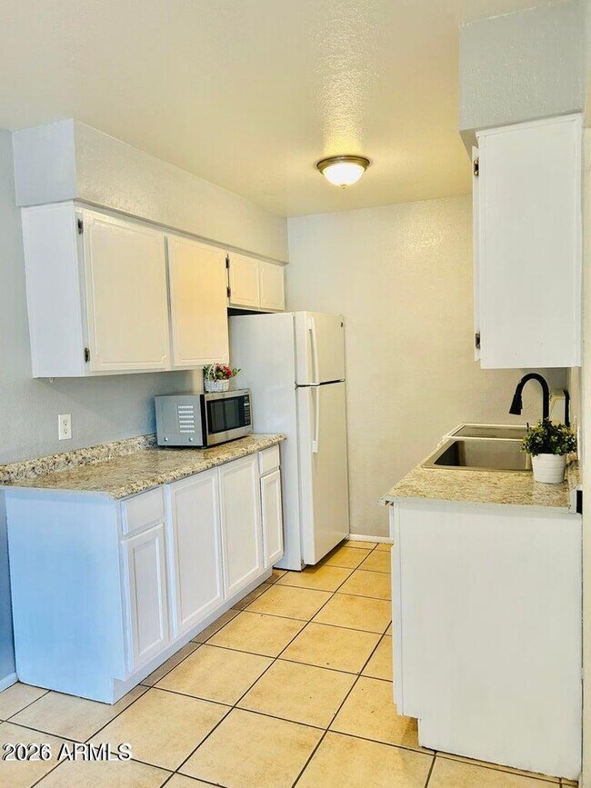 Building Photo - 240 S Doran