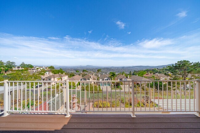 Building Photo - 4 Bedroom View Home in Emerald Heights | 3-Car Garage | Guard Gated Community
