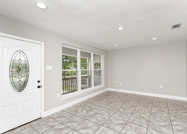 Building Photo - 636 Castlewood St