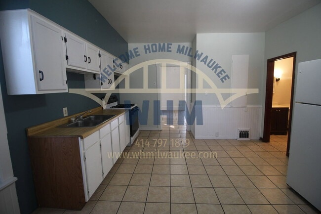 Building Photo - 1140 N 50th Pl