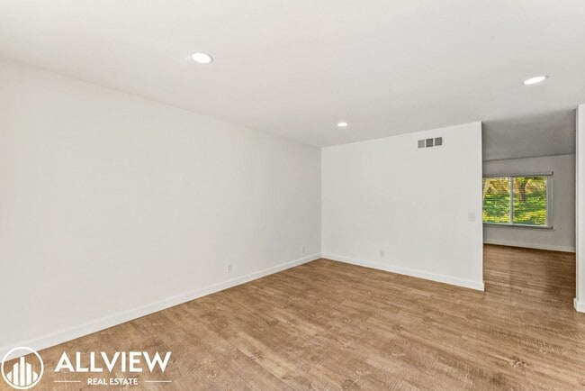 Building Photo - Spacious 3 Bed/2.5 Bath, 2-Story Home with Private Patio Available Now!