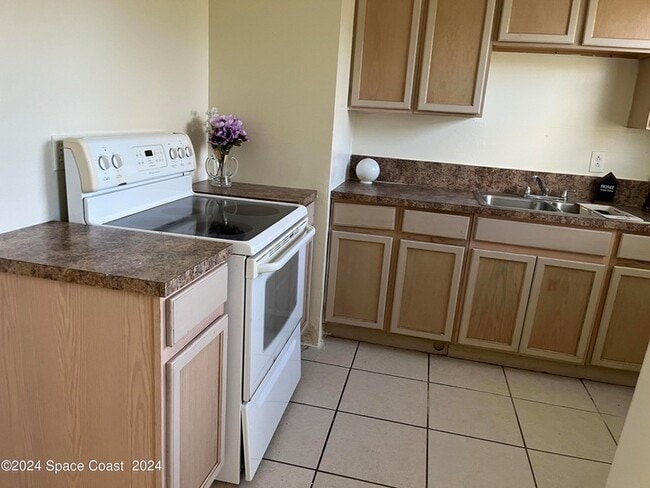 Building Photo - 360 Schoolhouse Ln