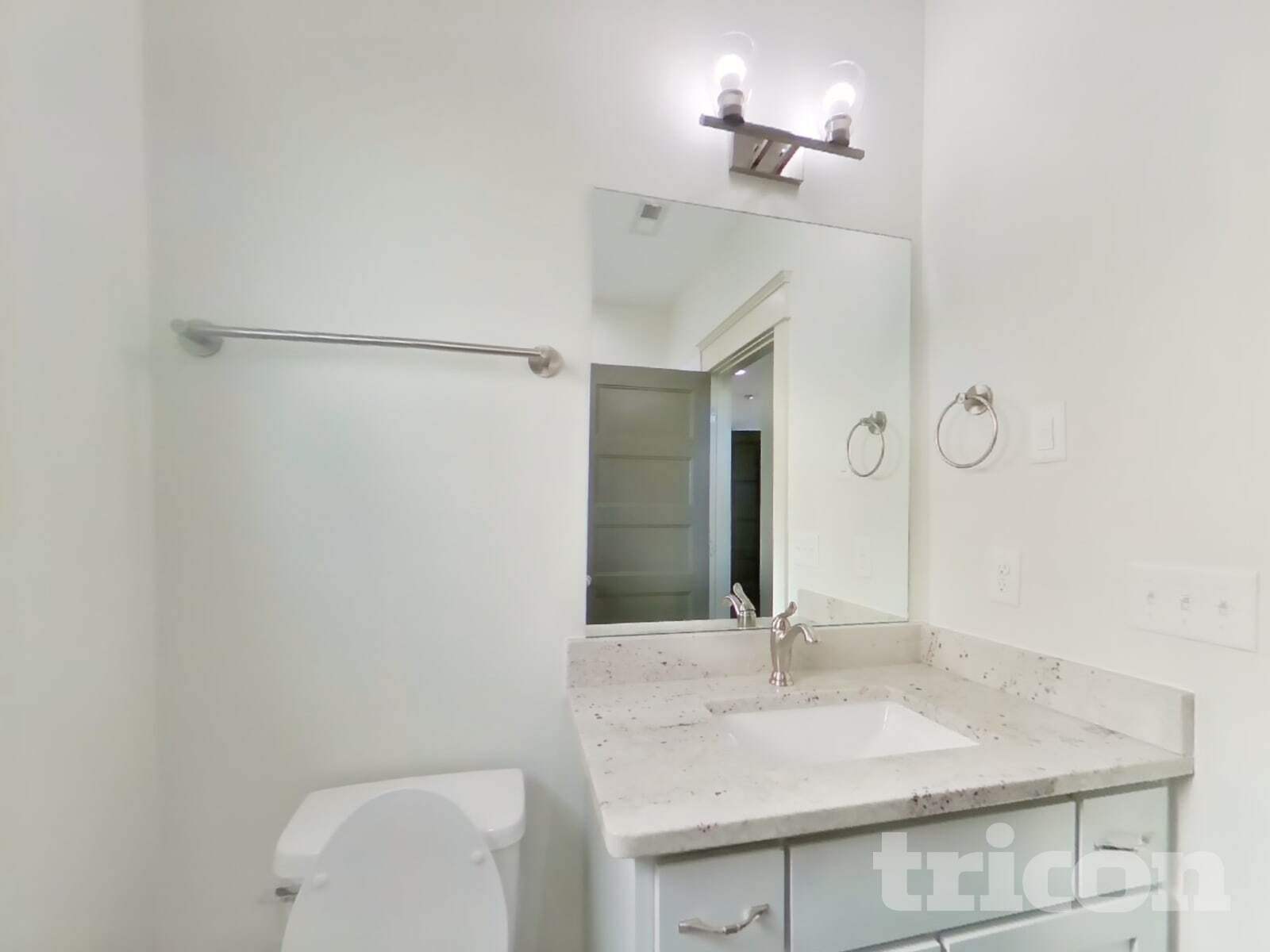 Building Photo - 1224 Hillwood Private Cove