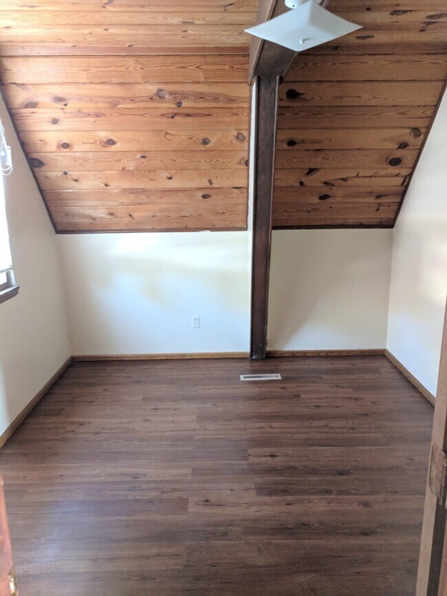 Building Photo - Newly Remodeled Affordable 2 Bedroom 1.5 B...