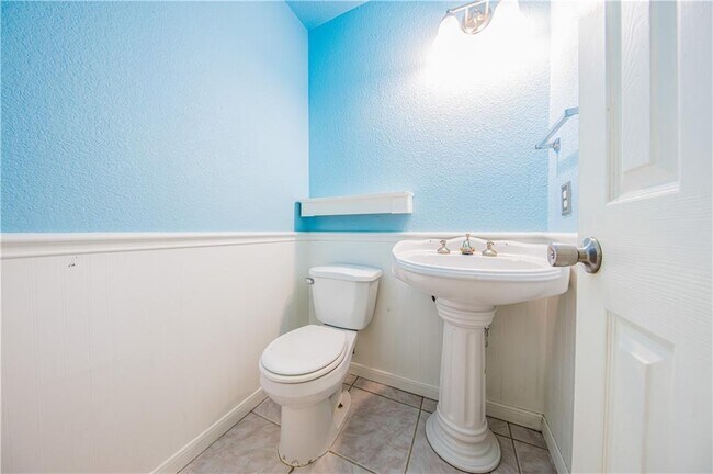 Building Photo - 1010 Laurelleaf Dr