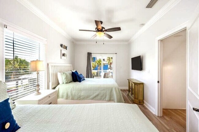 Building Photo - 2825 Scenic Hwy 98