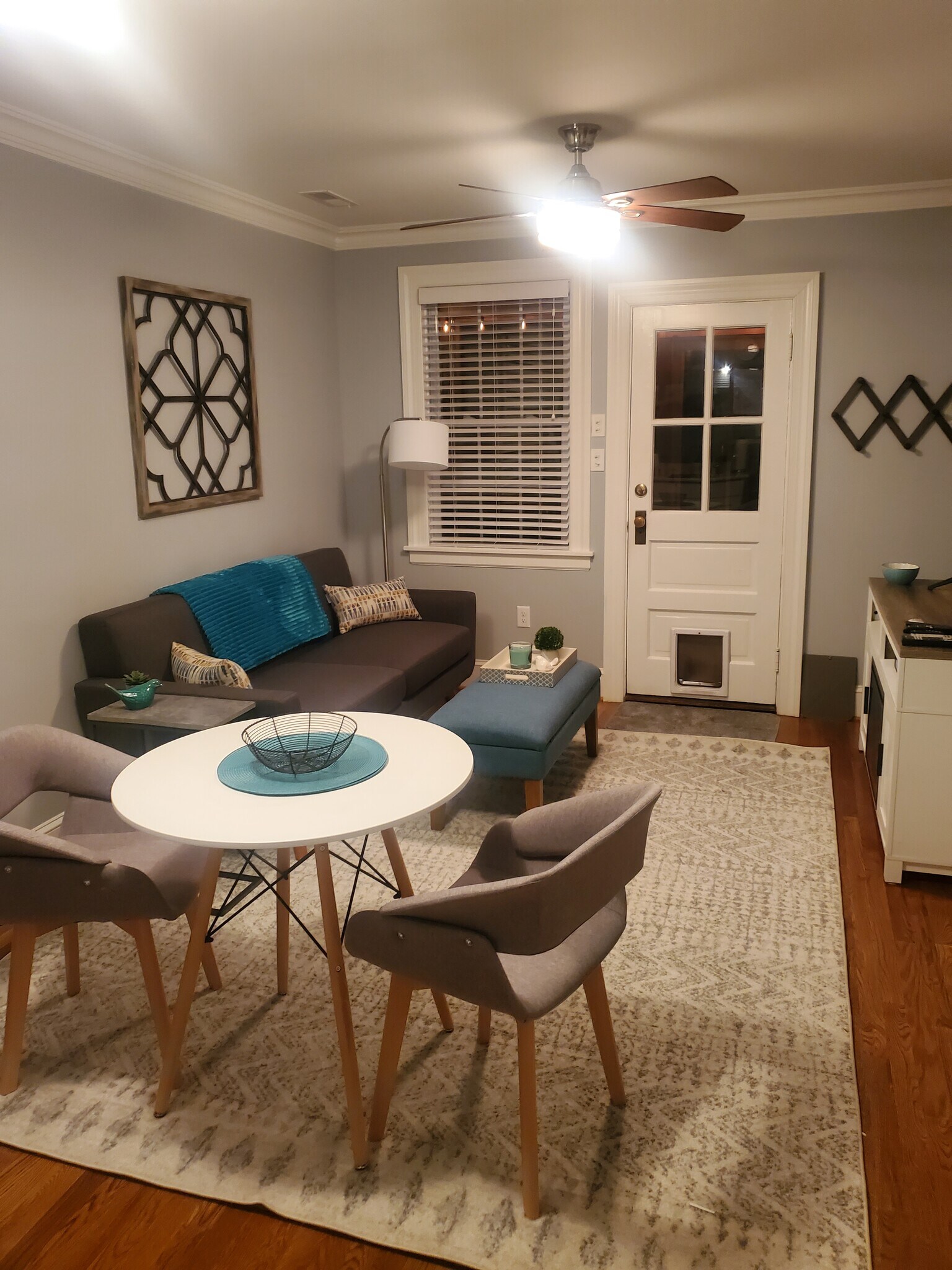 Living and dining area - 1018 W 45th St