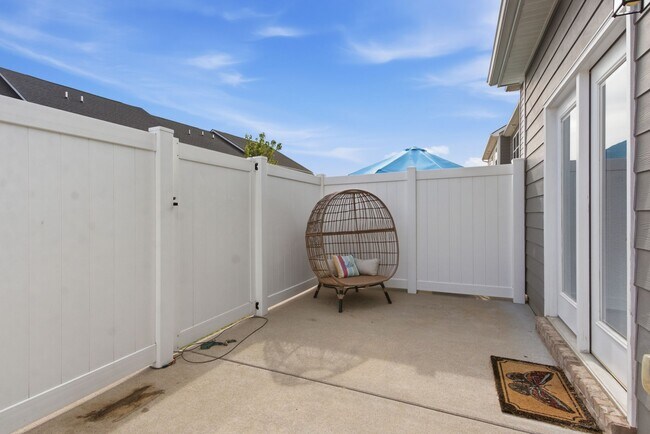 Building Photo - 220 Ruth Wy