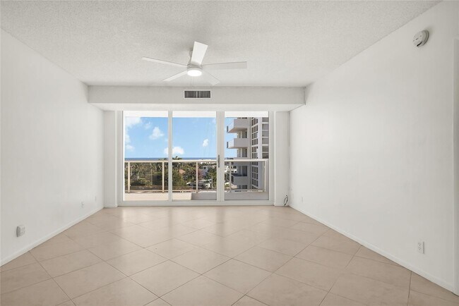 Building Photo - 2715 N Ocean Blvd