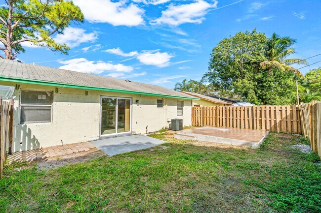 Building Photo - 4869 Gulfstream Rd