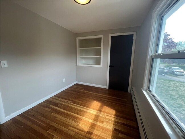 Building Photo - 143 Greenmeadow Cir