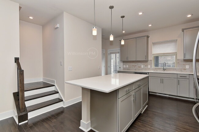 Building Photo - Luxury 3-Bed, 3.5-Bath Townhouse in Prime ...