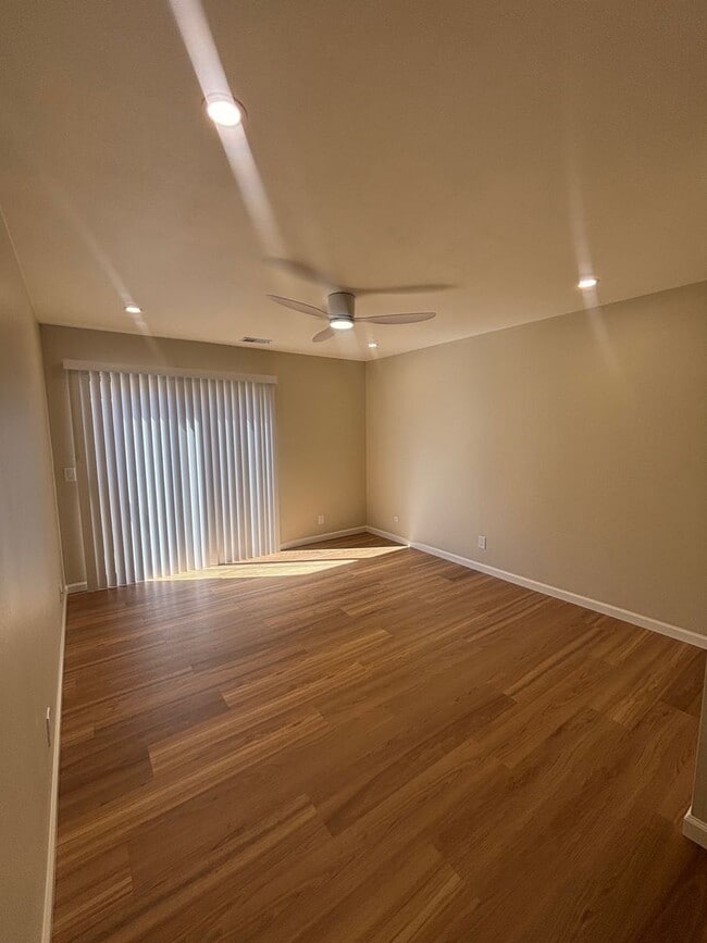 Building Photo - Updated 2 Bedroom 2 Bathroom Brush Creek Villa Condo with A/C