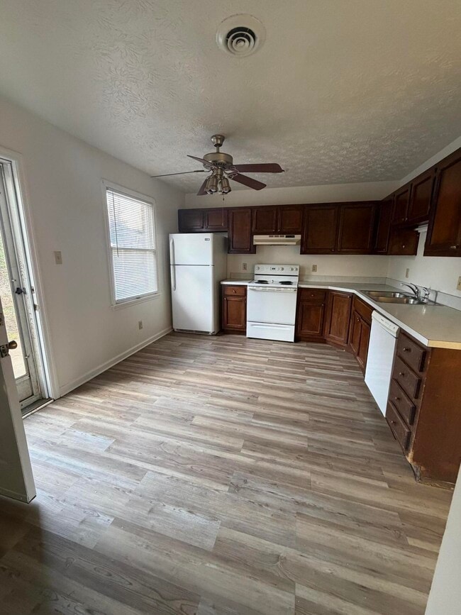 Building Photo - 106 Heritage Dr