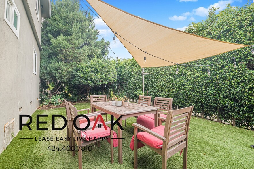 Building Photo - 14041 Moorpark St