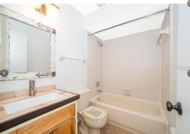 Building Photo - 4261 Pershing Pointe Pl