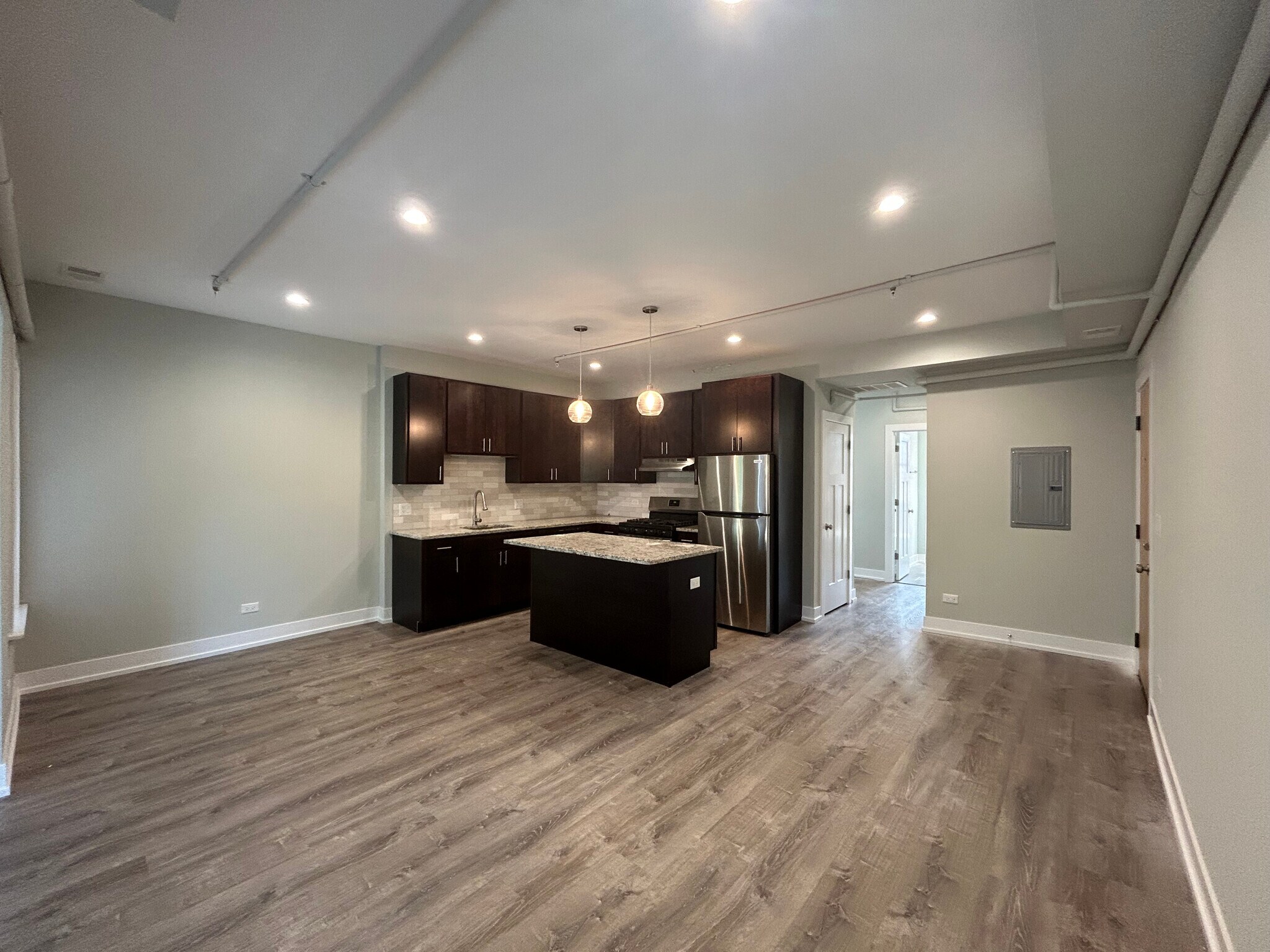 Building Photo - 1000 Crain St