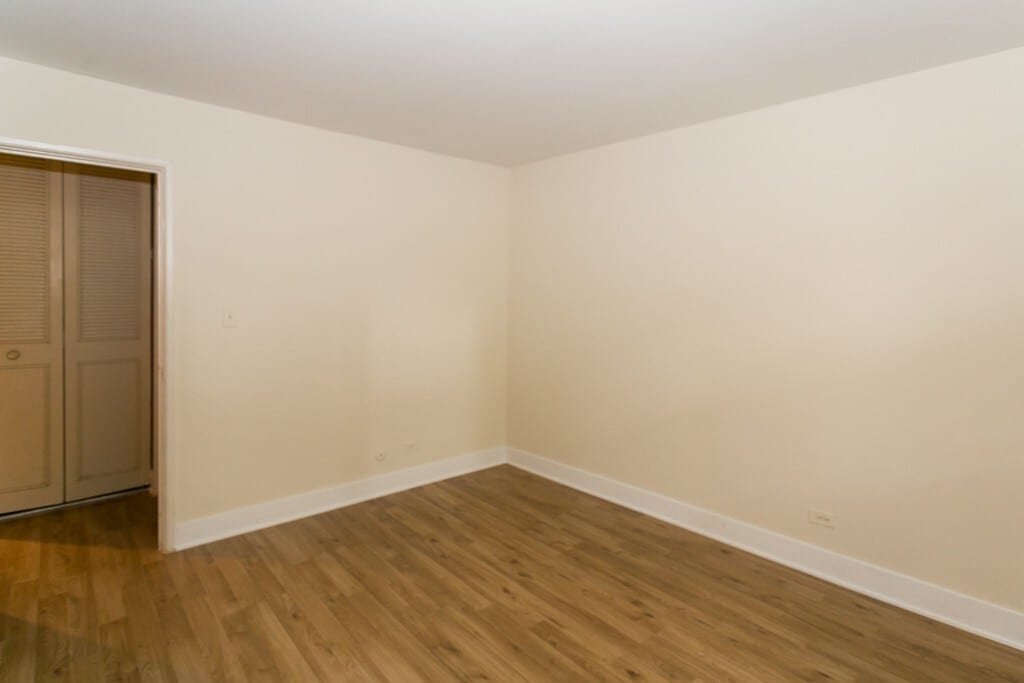 Building Photo - 675 W Wrightwood Ave
