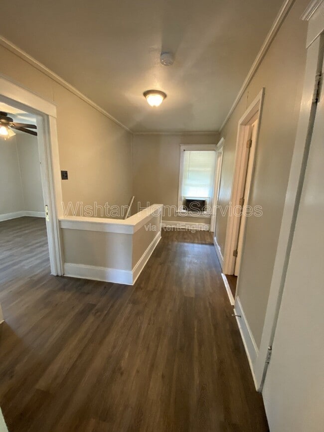 Building Photo - 405 W Murray St