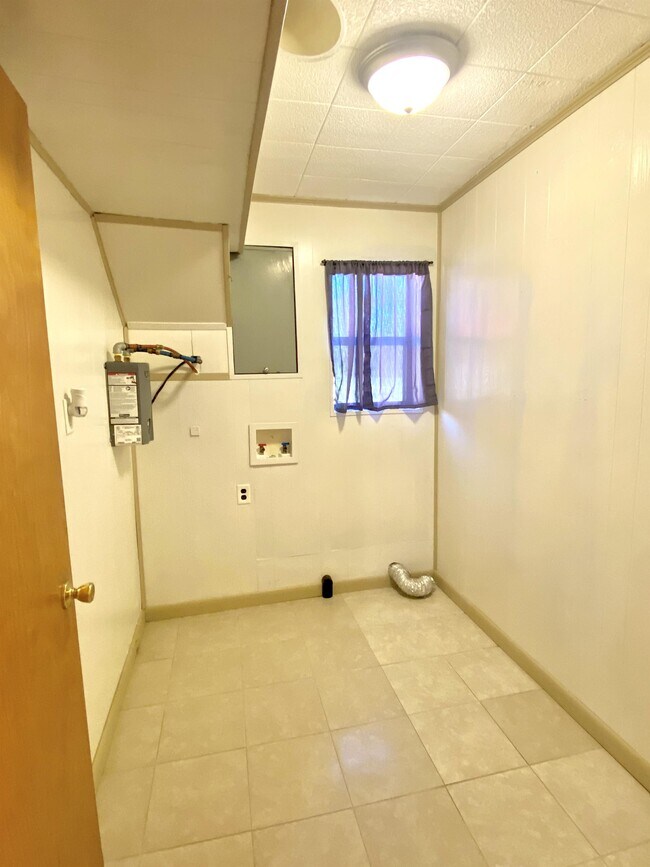 Building Photo - 4069 Christopher Ln