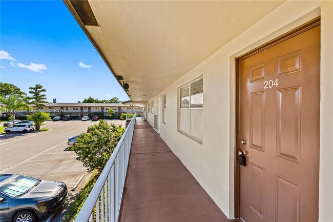 Building Photo - 7305 NW 5th Ct