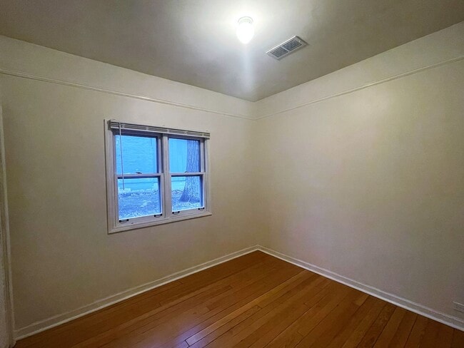 Building Photo - 2 Plus Bedroom in Williams Bay