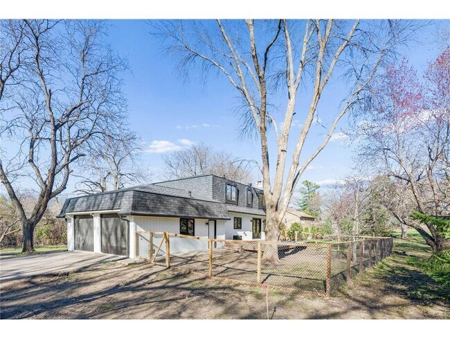 Building Photo - 3159 Northview Rd